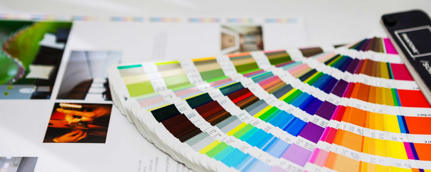 Nuancier de couleurs et travaux de création graphique